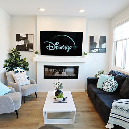 Stylish Home With 3 King Beds,Garage,Disney+ Edmonton Eksteriør billede