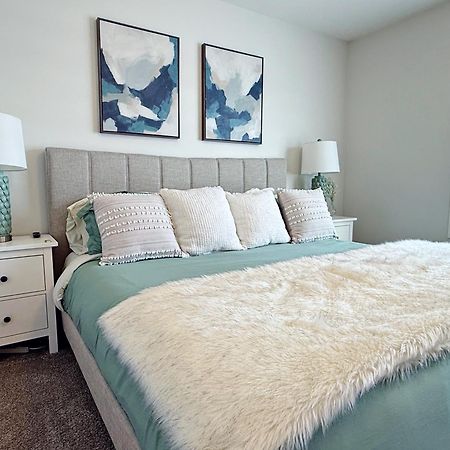 Stylish Home With 3 King Beds,Garage,Disney+ Edmonton Eksteriør billede