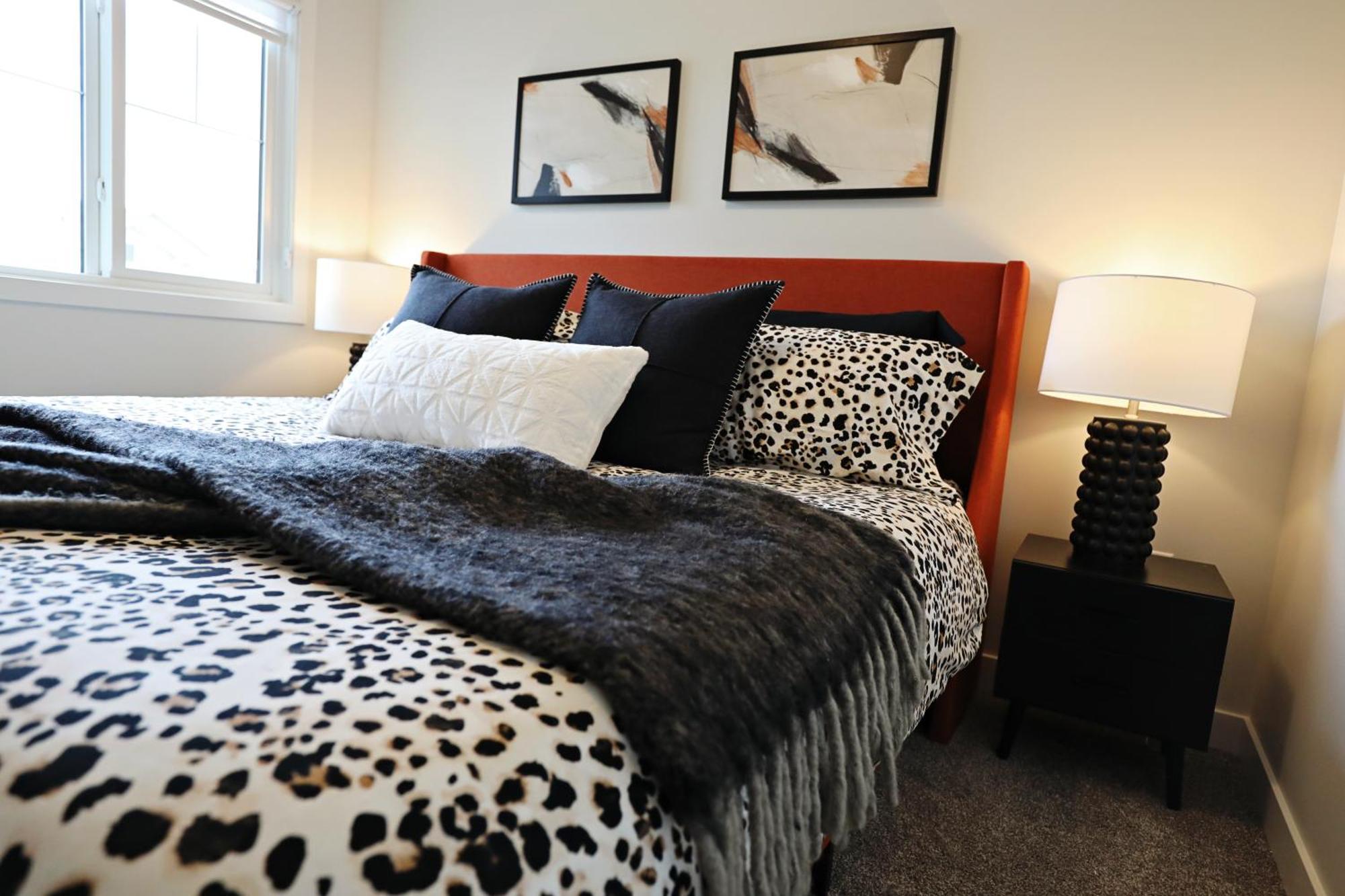 Stylish Home With 3 King Beds,Garage,Disney+ Edmonton Eksteriør billede