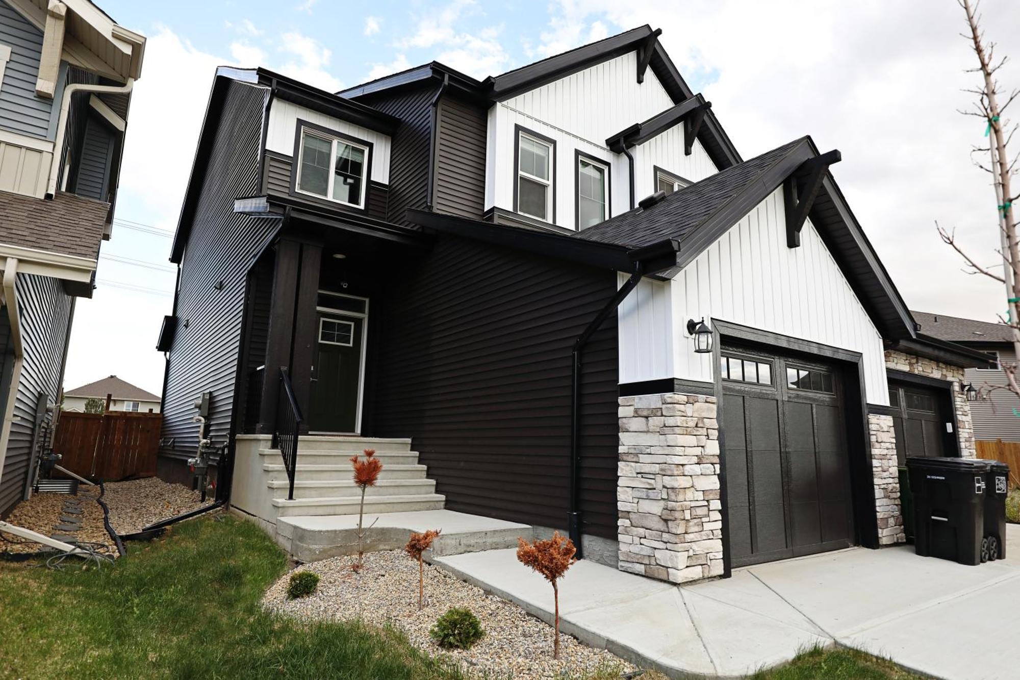 Stylish Home With 3 King Beds,Garage,Disney+ Edmonton Eksteriør billede