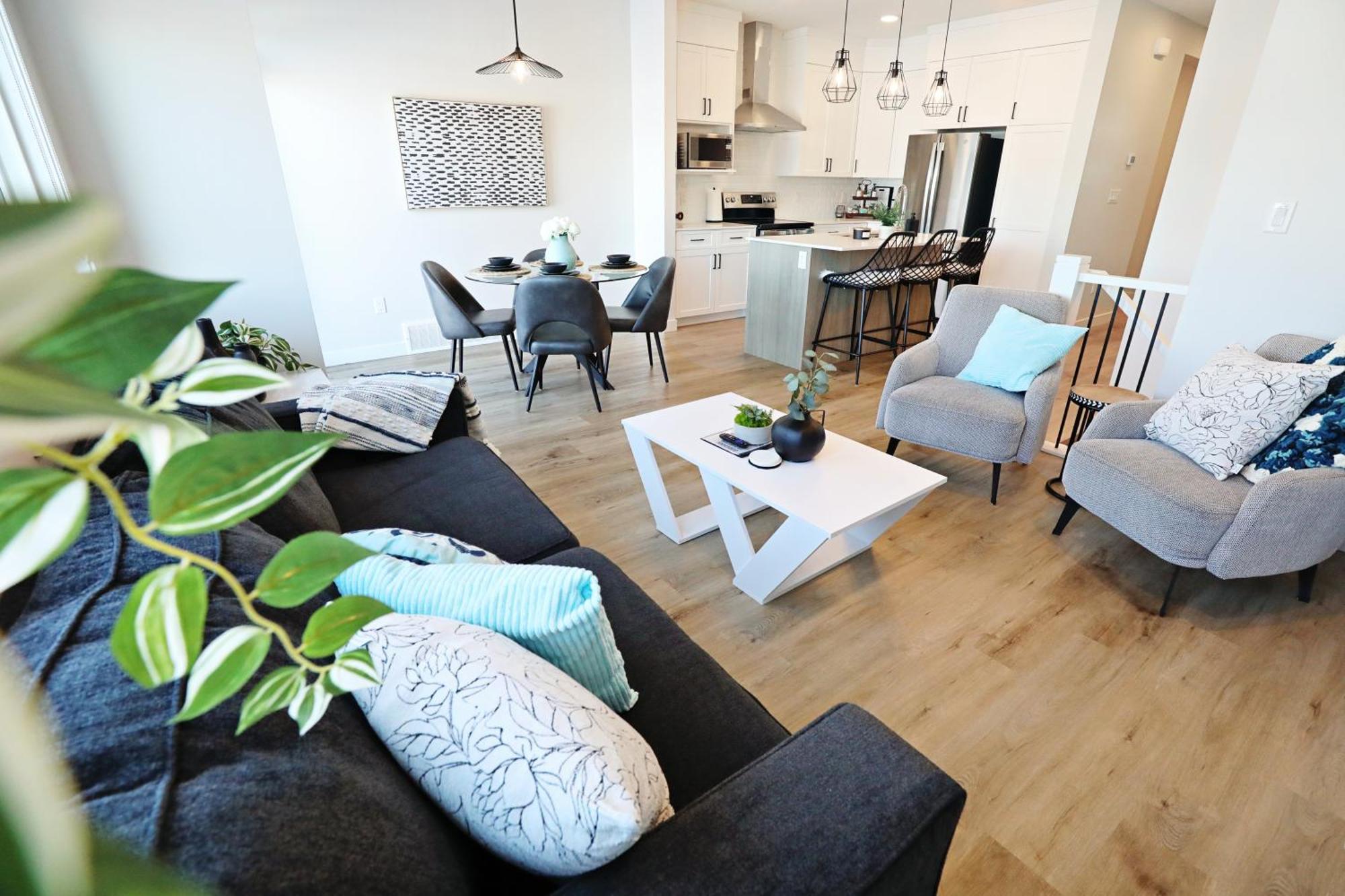 Stylish Home With 3 King Beds,Garage,Disney+ Edmonton Eksteriør billede