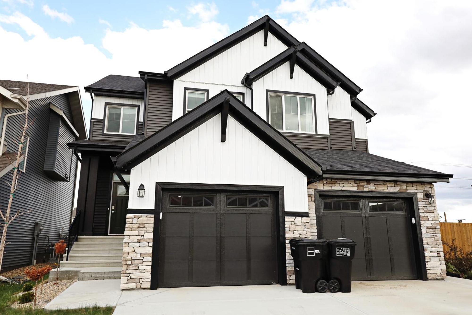 Stylish Home With 3 King Beds,Garage,Disney+ Edmonton Eksteriør billede